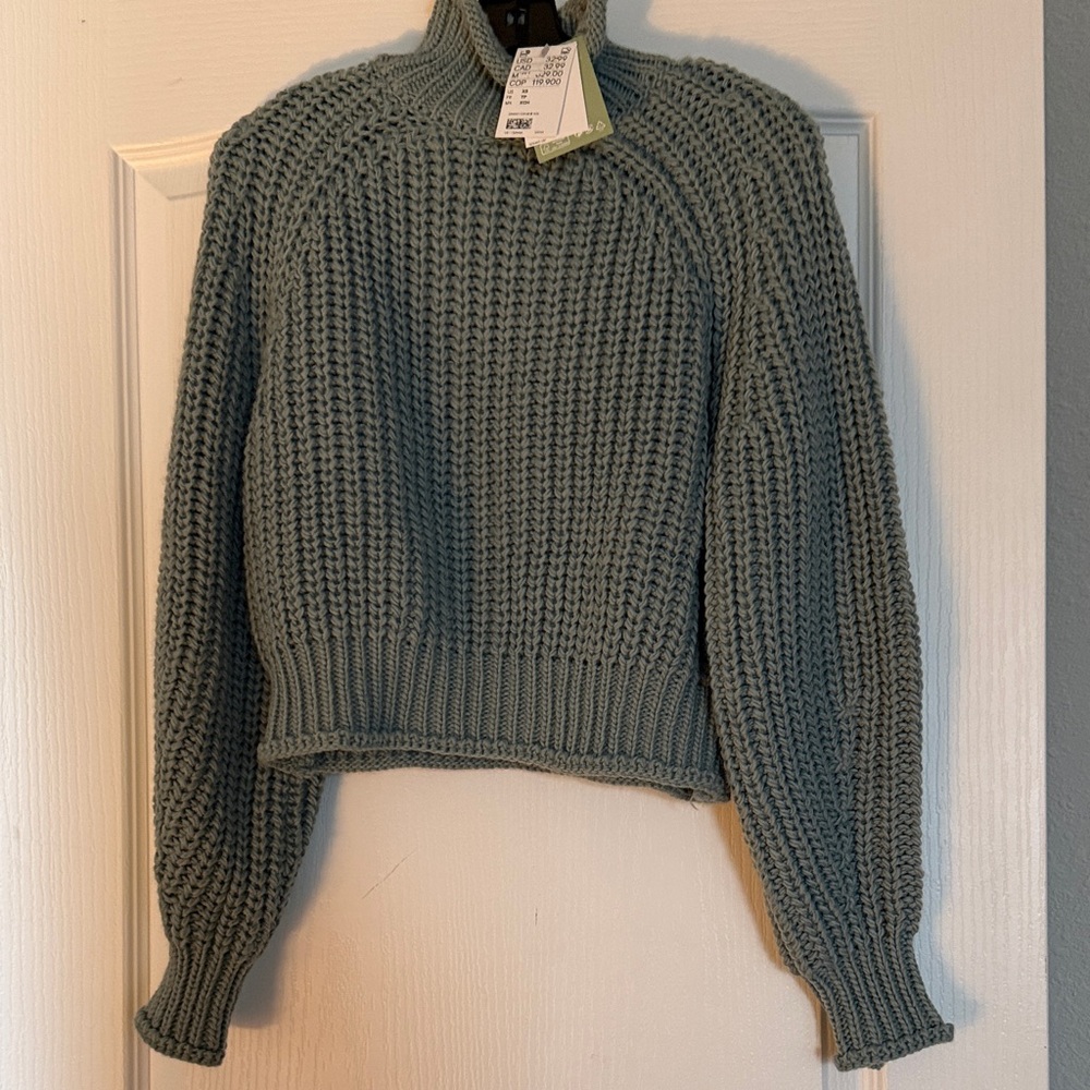 H&M Olive Turtleneck Sweater - Picture 3 of 4